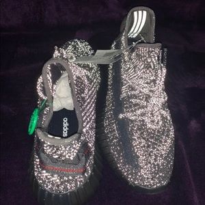 Yeezy boost 350 V2 black reflective. NEW